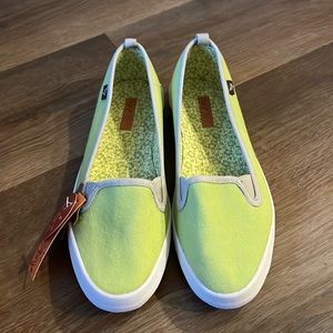 Dije California beach shoes. SZ 10. NWT